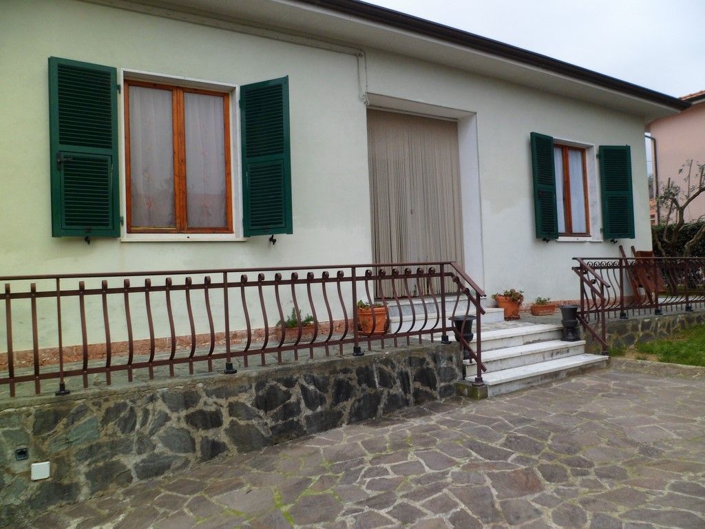 Appartamento in affitto a Santo Stefano di Magra, 5 locali, prezzo € 1.200 | PortaleAgenzieImmobiliari.it