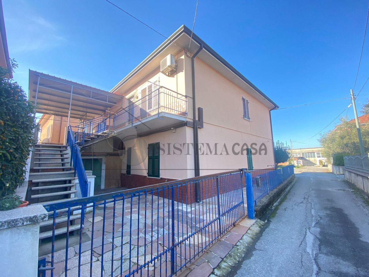 Appartamento in vendita a Castelnuovo Magra, 5 locali, prezzo € 180.000 | PortaleAgenzieImmobiliari.it