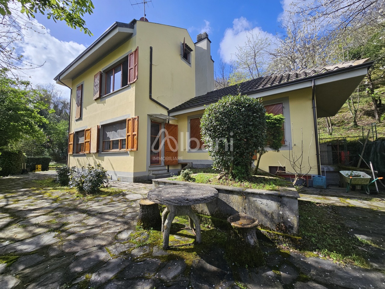 Villa in vendita a Vezzano Ligure, 11 locali, prezzo € 285.000 | PortaleAgenzieImmobiliari.it