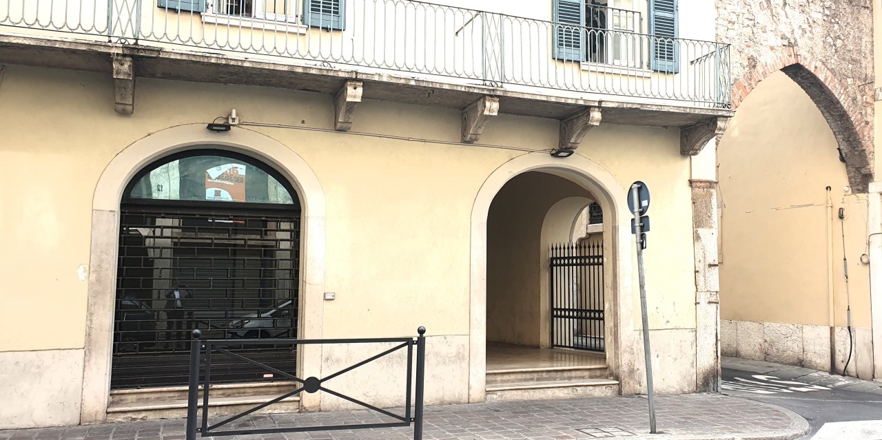 Negozio / Locale in affitto a Brescia, 3 locali, prezzo € 1.800 | PortaleAgenzieImmobiliari.it