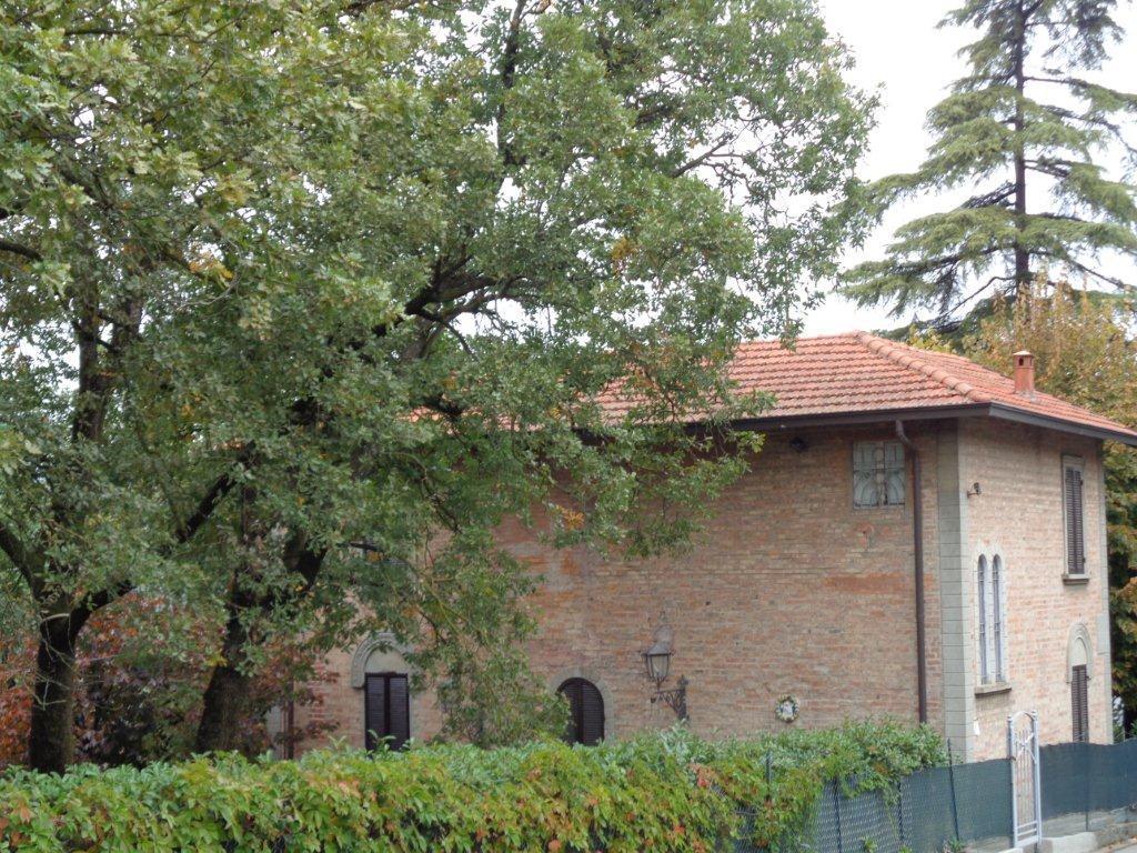 Soluzione Indipendente in affitto a Fornovo di Taro, 6 locali, prezzo € 1.800 | CambioCasa.it