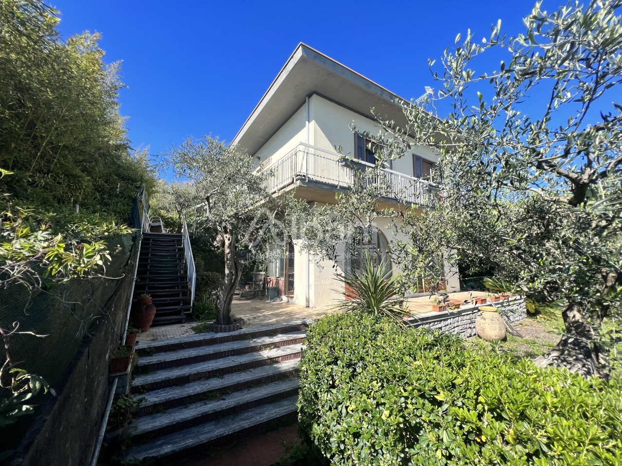 Villa in vendita a Lerici, 10 locali, prezzo € 1.300.000 | PortaleAgenzieImmobiliari.it