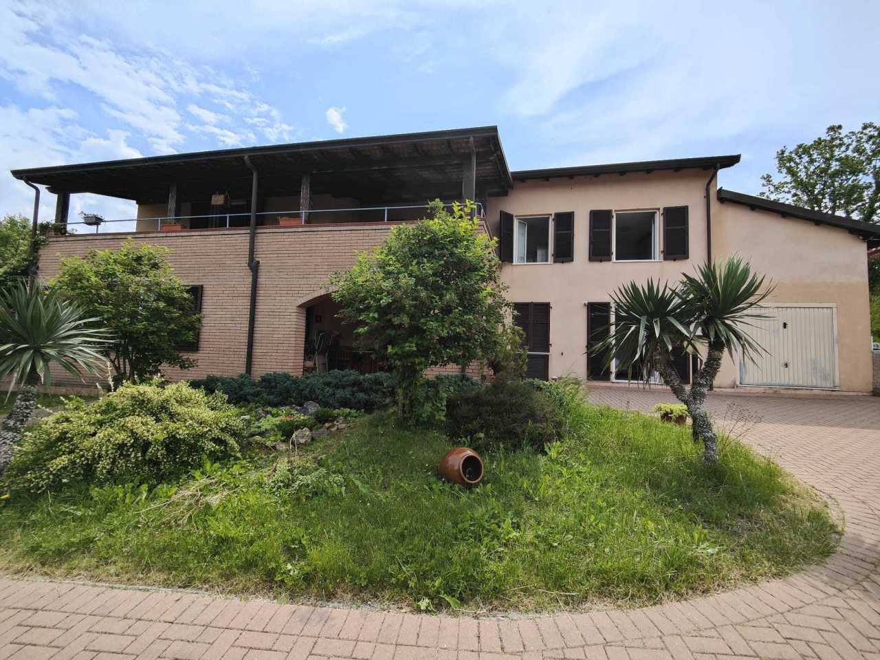 Villa in vendita a Aulla, 8 locali, prezzo € 350.000 | PortaleAgenzieImmobiliari.it