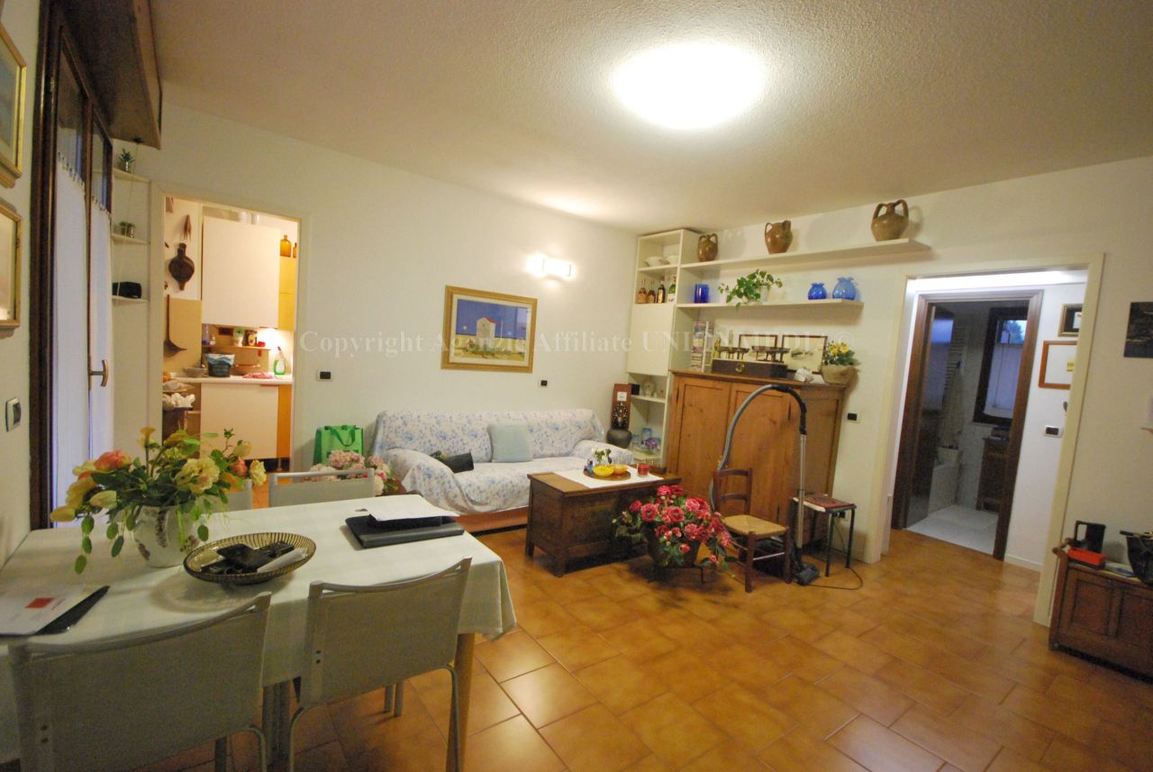 Appartamento in vendita a Sarzana, 4 locali, prezzo € 150.000 | PortaleAgenzieImmobiliari.it