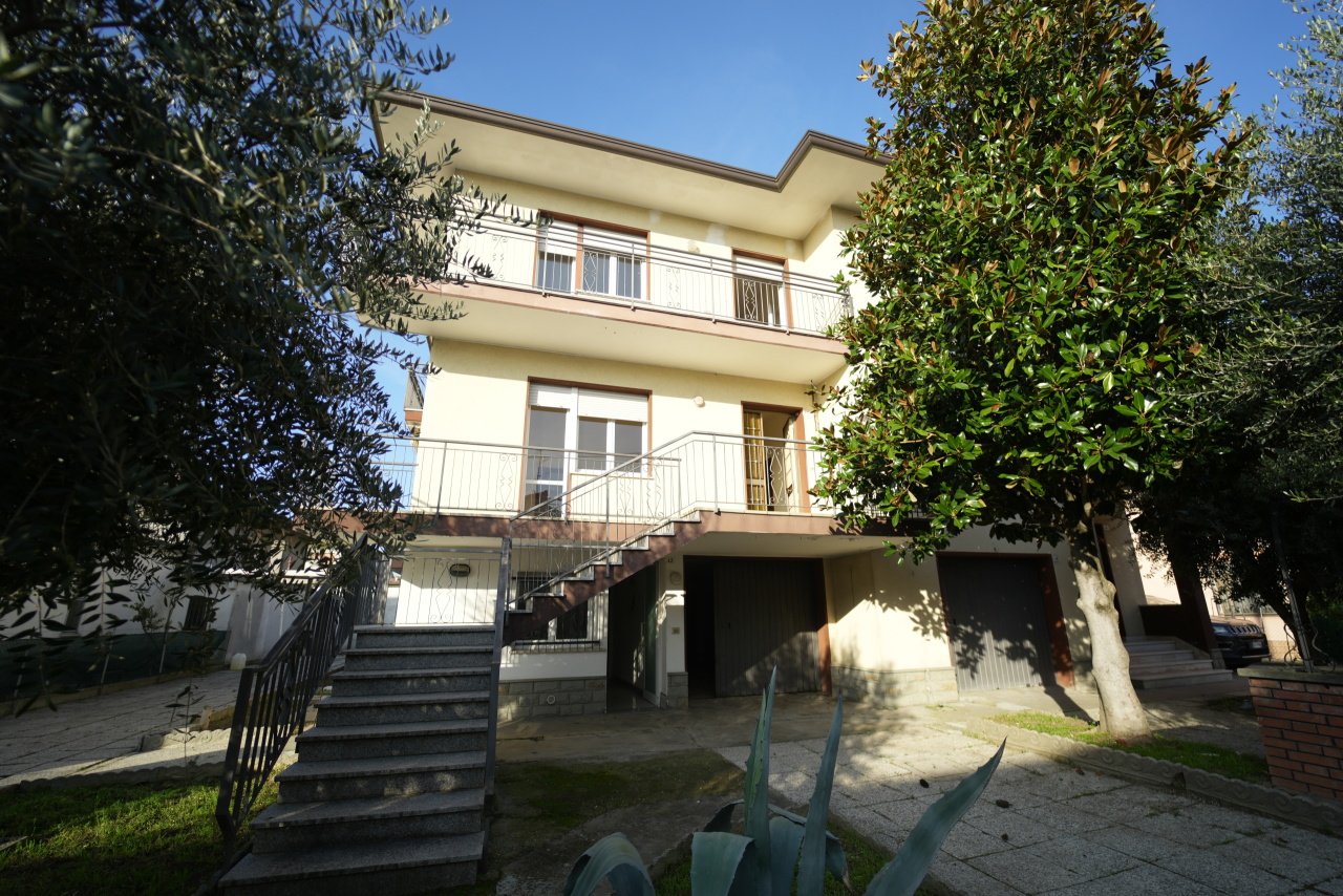 Appartamento in vendita a Savignano sul Rubicone, 8 locali, prezzo € 240.000 | PortaleAgenzieImmobiliari.it