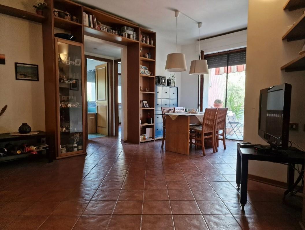 Appartamento in vendita a Santo Stefano di Magra, 7 locali, prezzo € 168.000 | PortaleAgenzieImmobiliari.it