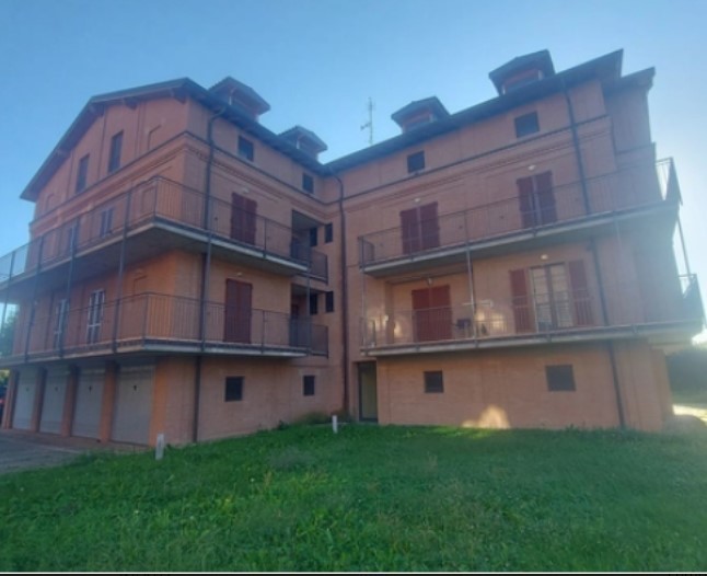 Appartamento in vendita a Vernate, 7 locali, prezzo € 148.000 | PortaleAgenzieImmobiliari.it