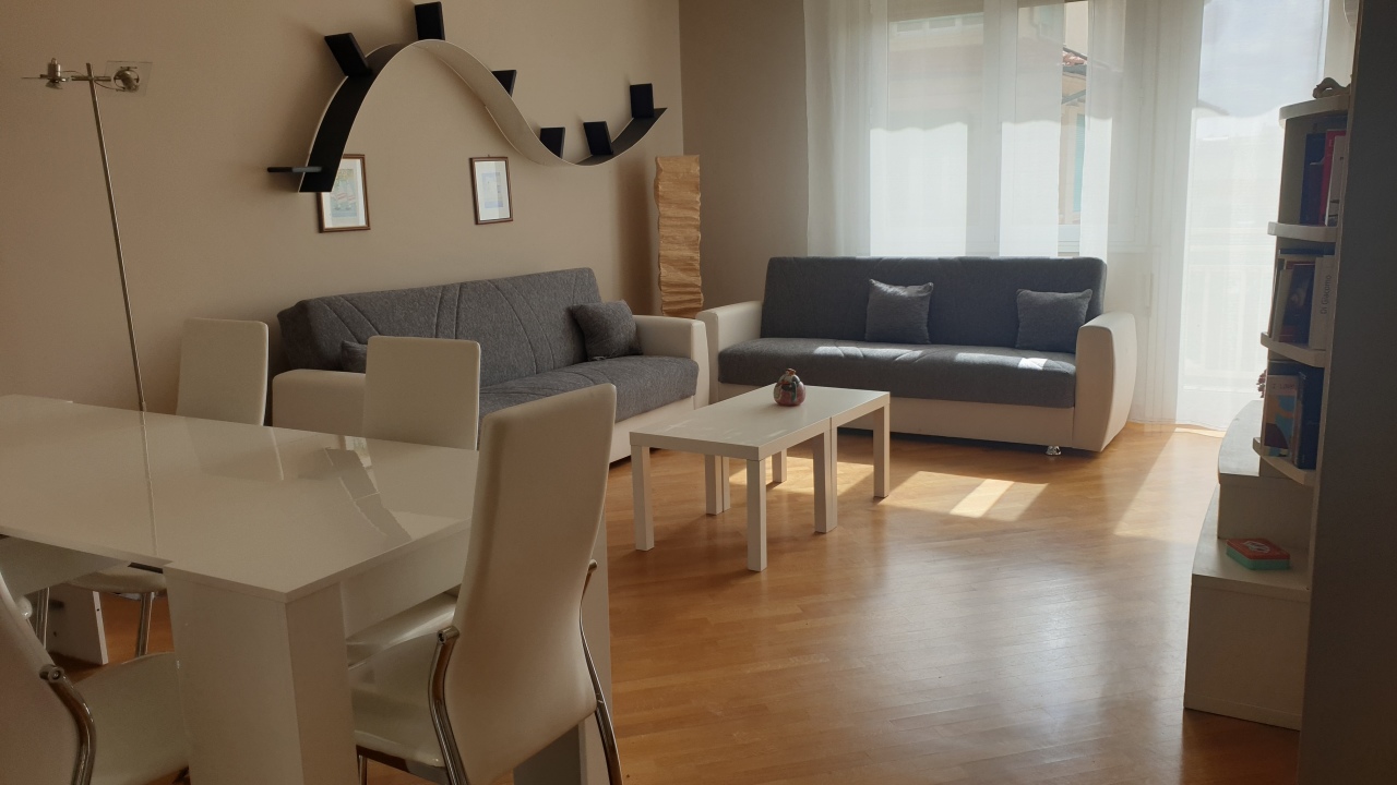 Appartamento in affitto a Viareggio, 4 locali, prezzo € 1.500 | PortaleAgenzieImmobiliari.it