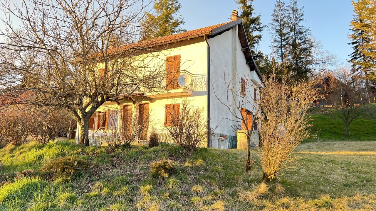 Rustico / Casale in vendita a Sassello, 10 locali, prezzo € 180.000 | PortaleAgenzieImmobiliari.it
