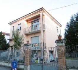 Appartamento in vendita a Forlì, 5 locali, prezzo € 120.000 | PortaleAgenzieImmobiliari.it