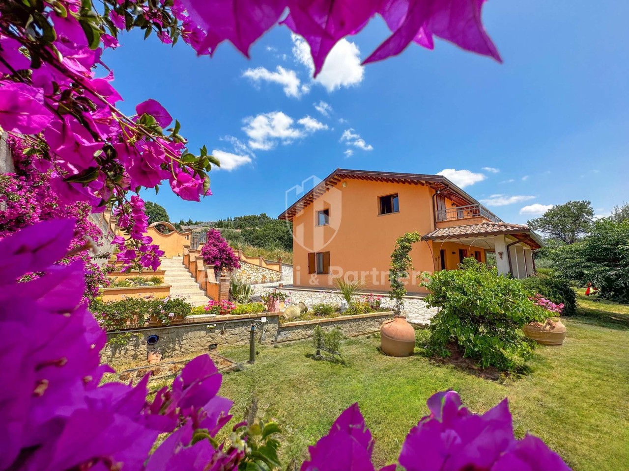 Villa in vendita a Passignano sul Trasimeno, 13 locali, prezzo € 650.000 | PortaleAgenzieImmobiliari.it