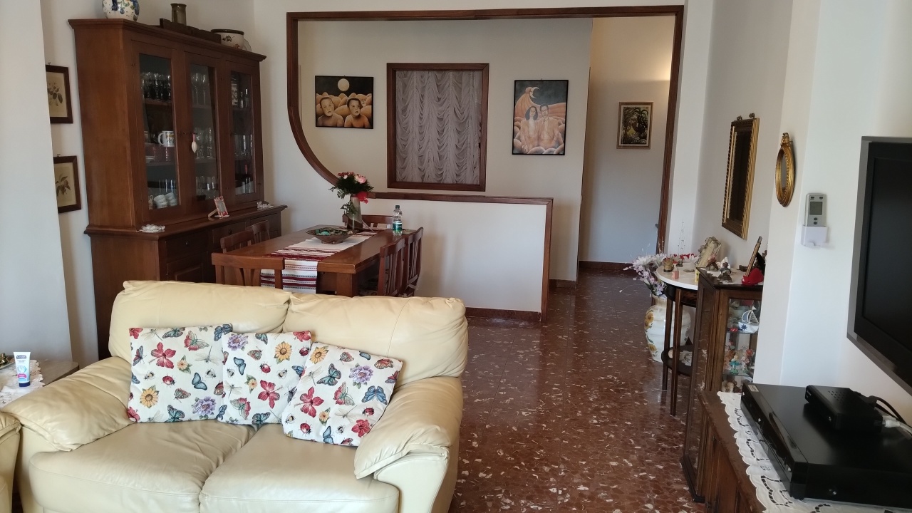 Appartamento in vendita a Carrara, 5 locali, prezzo € 198.000 | PortaleAgenzieImmobiliari.it