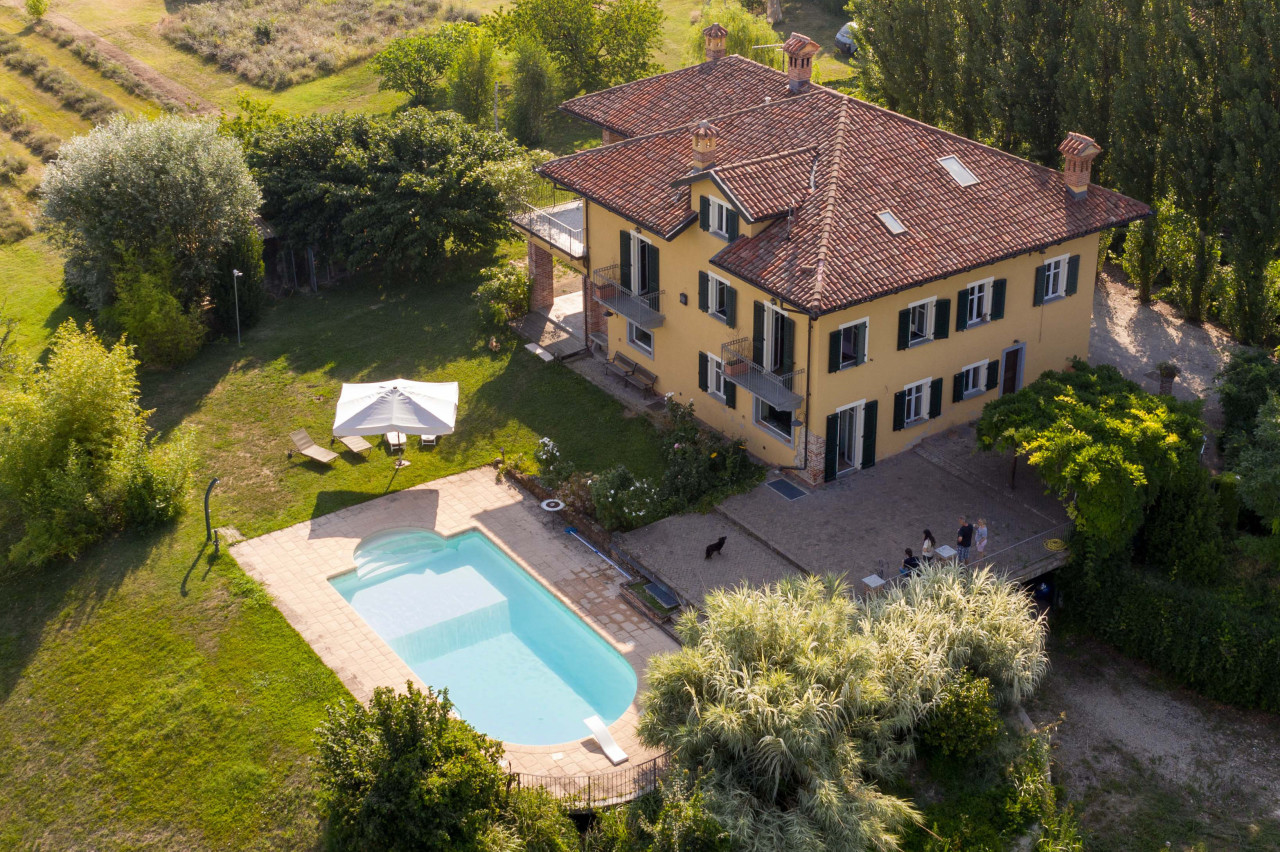 Villa in vendita a Cherasco, 18 locali, Trattative riservate | PortaleAgenzieImmobiliari.it