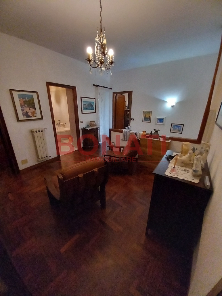 Appartamento in vendita a Sarzana, 5 locali, prezzo € 260.000 | PortaleAgenzieImmobiliari.it