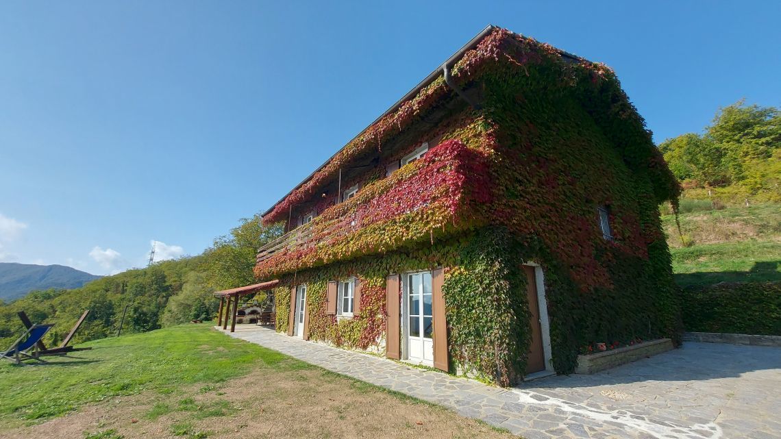 Villa in vendita a Carro, 9 locali, prezzo € 490.000 | PortaleAgenzieImmobiliari.it