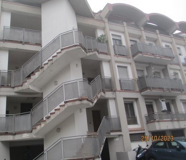 Appartamento in vendita a Trezzano sul Naviglio, 6 locali, prezzo € 148.500 | PortaleAgenzieImmobiliari.it