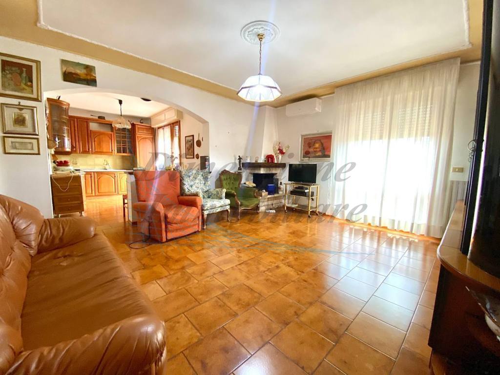Appartamento in vendita a Cecina, 5 locali, prezzo € 235.000 | PortaleAgenzieImmobiliari.it