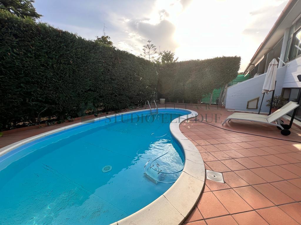Villa in vendita a Bari, 7 locali, prezzo € 650.000 | PortaleAgenzieImmobiliari.it