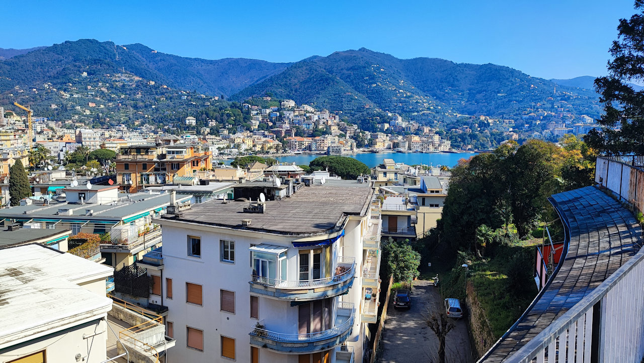 Appartamento in vendita a Rapallo, 6 locali, prezzo € 330.000 | PortaleAgenzieImmobiliari.it