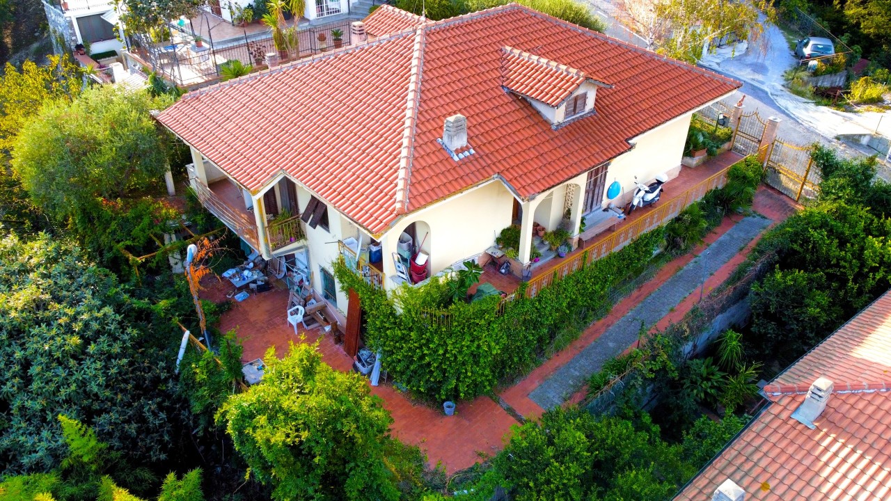 Villa in vendita a Tovo San Giacomo, 8 locali, prezzo € 315.000 | PortaleAgenzieImmobiliari.it