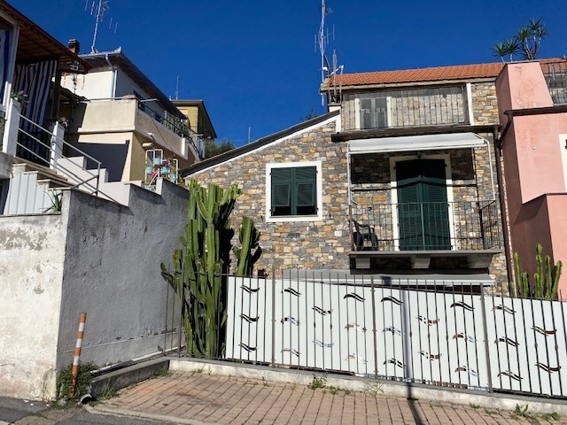 Appartamento in vendita a San Bartolomeo al Mare, 3 locali, prezzo € 170.000 | PortaleAgenzieImmobiliari.it