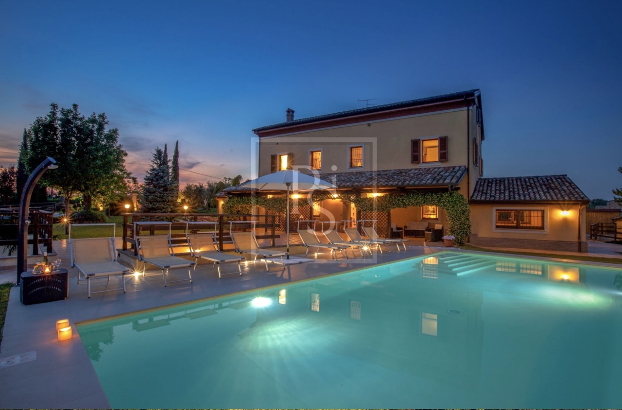 Villa in vendita a Senigallia, 9999 locali, Trattative riservate | PortaleAgenzieImmobiliari.it