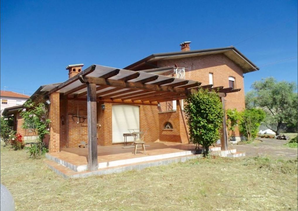 Villa in vendita a Ortonovo, 8 locali, prezzo € 495.000 | PortaleAgenzieImmobiliari.it