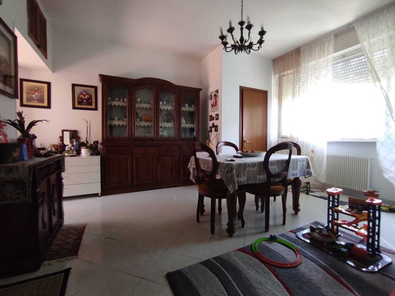Appartamento in vendita a Ortonovo, 4 locali, prezzo € 110.000 | PortaleAgenzieImmobiliari.it
