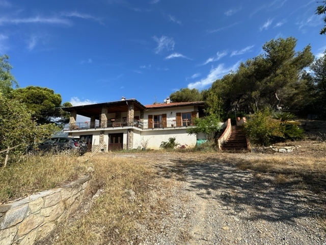Villa in vendita a Ventimiglia, 8 locali, prezzo € 520.000 | PortaleAgenzieImmobiliari.it