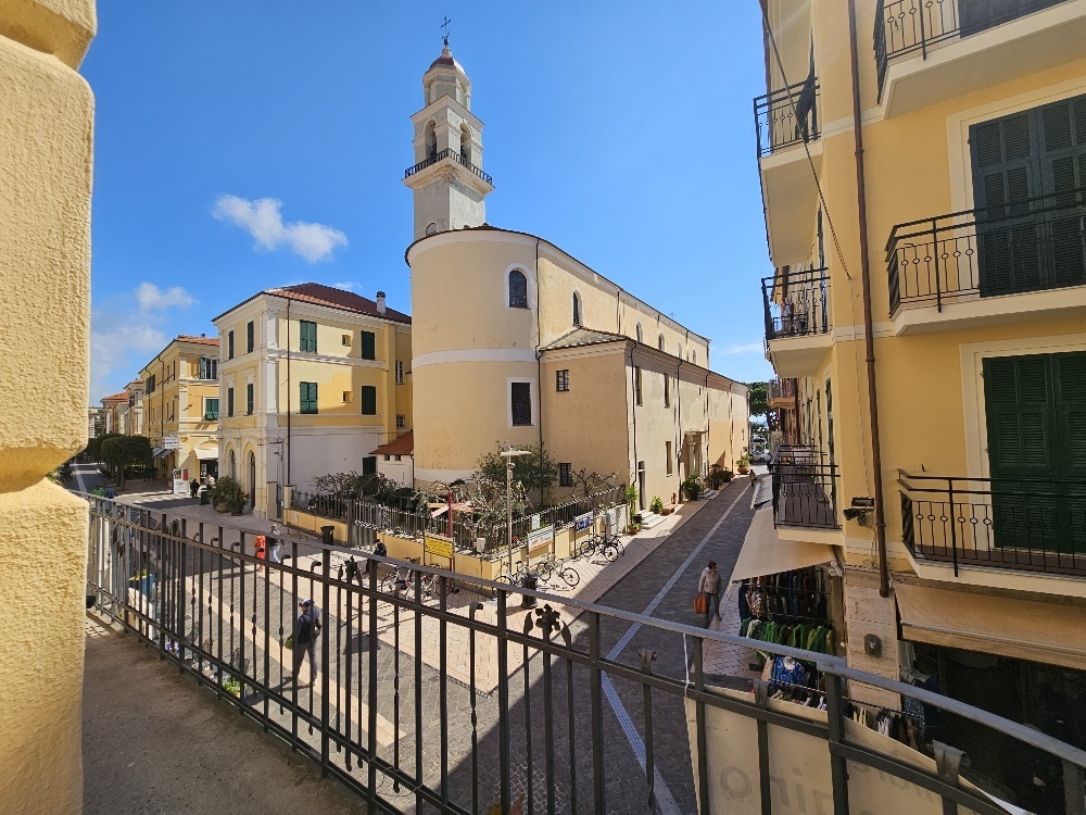 Appartamento in vendita a Diano Marina, 5 locali, prezzo € 380.000 | PortaleAgenzieImmobiliari.it