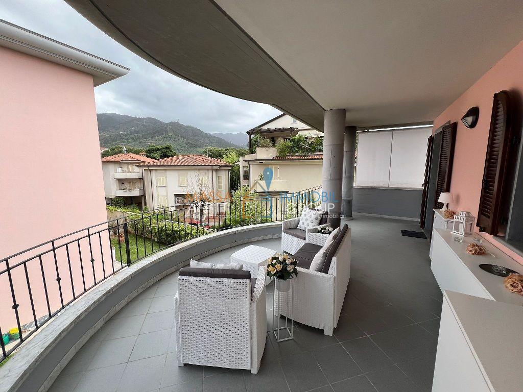 Appartamento in vendita a Massa, 6 locali, prezzo € 430.000 | PortaleAgenzieImmobiliari.it