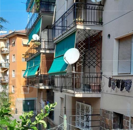 Appartamento in vendita a Imperia, 8 locali, prezzo € 180.375 | PortaleAgenzieImmobiliari.it