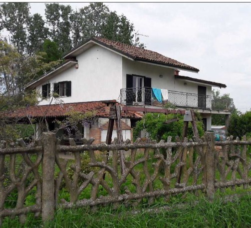 Villa in vendita a Castelnuovo Bormida, 8 locali, prezzo € 19.618 | PortaleAgenzieImmobiliari.it
