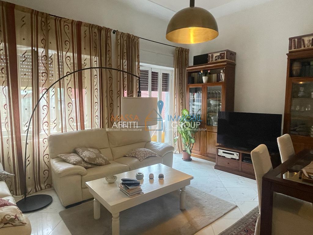 Appartamento in vendita a Carrara, 6 locali, prezzo € 239.000 | PortaleAgenzieImmobiliari.it