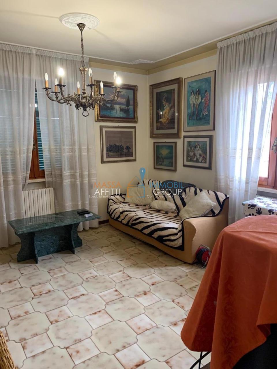 Appartamento in vendita a Massa, 7 locali, prezzo € 240.000 | PortaleAgenzieImmobiliari.it