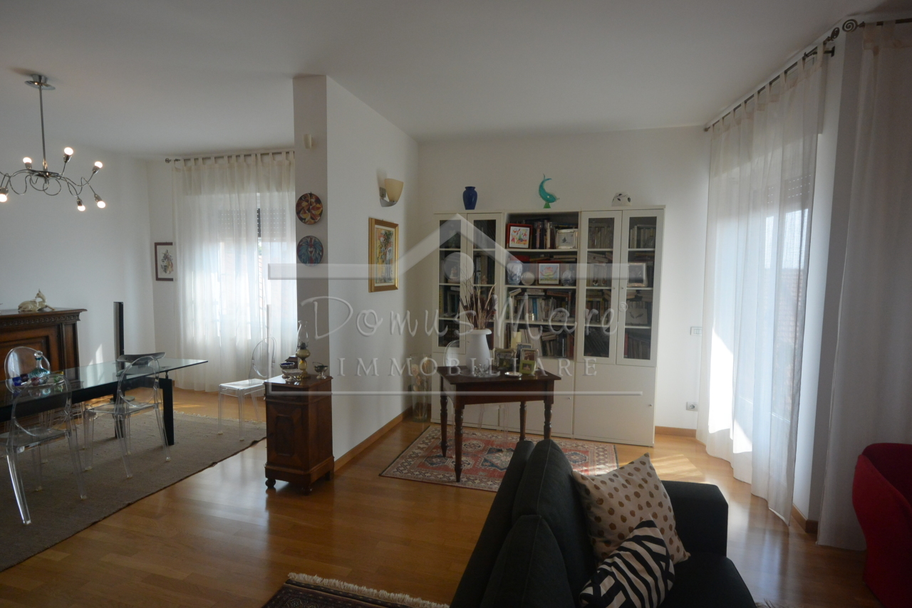 Appartamento in vendita a Savona, 5 locali, prezzo € 335.000 | PortaleAgenzieImmobiliari.it