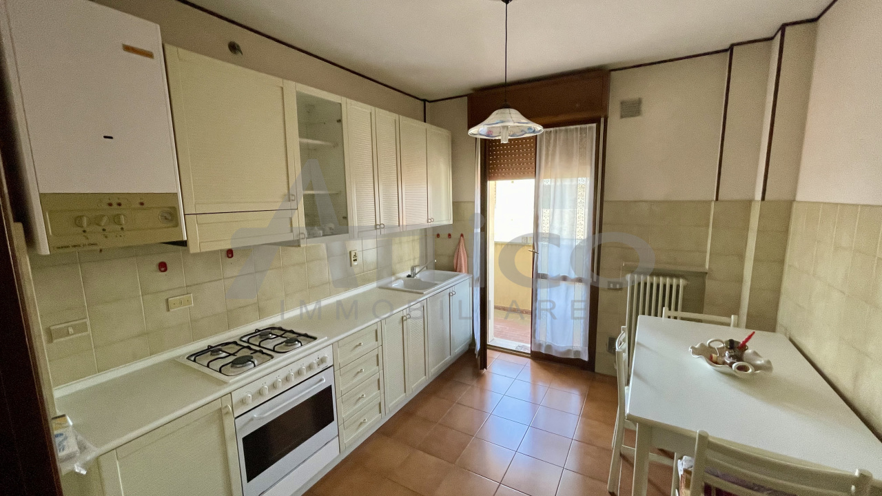 Appartamento in vendita a Rovigo, 7 locali, prezzo € 125.000 | PortaleAgenzieImmobiliari.it