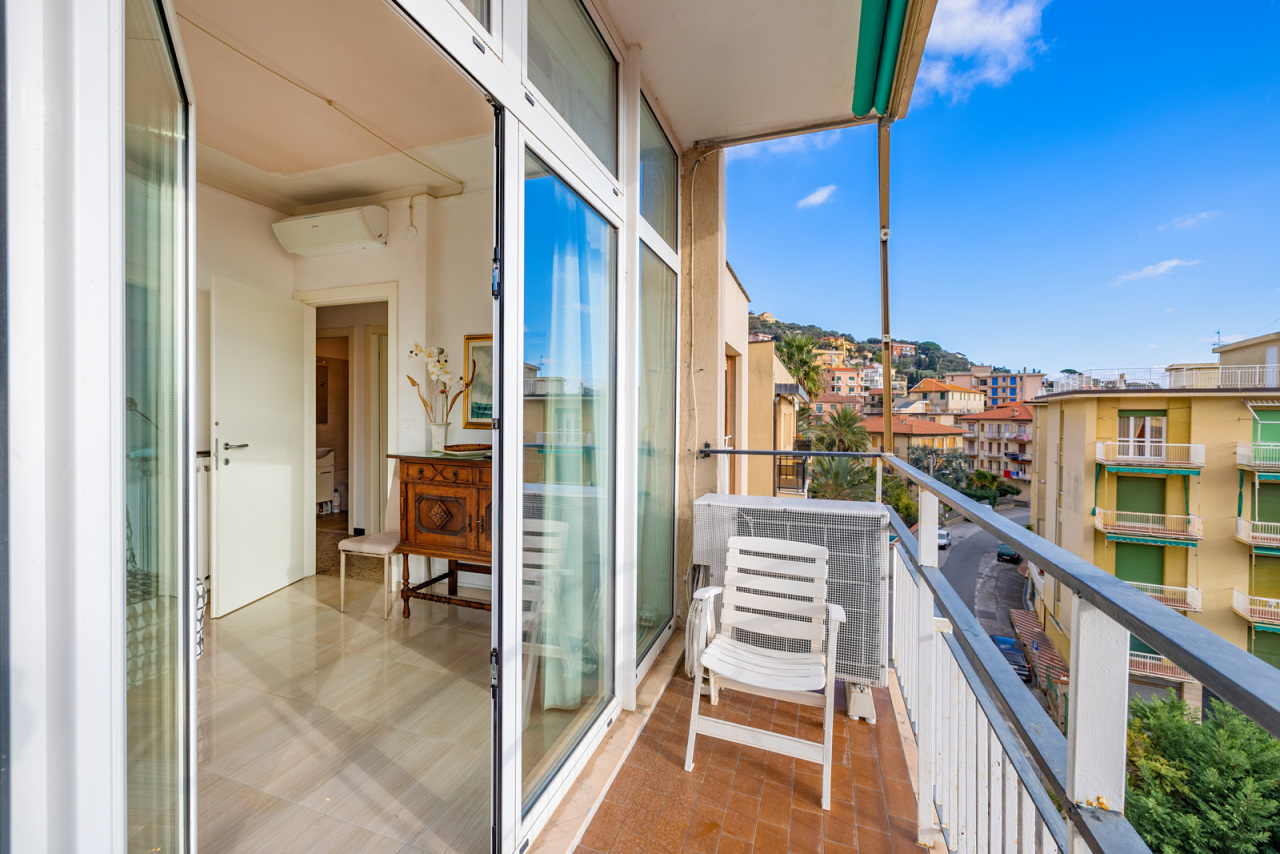 Appartamento in affitto a Finale Ligure, 5 locali, prezzo € 2.000 | PortaleAgenzieImmobiliari.it