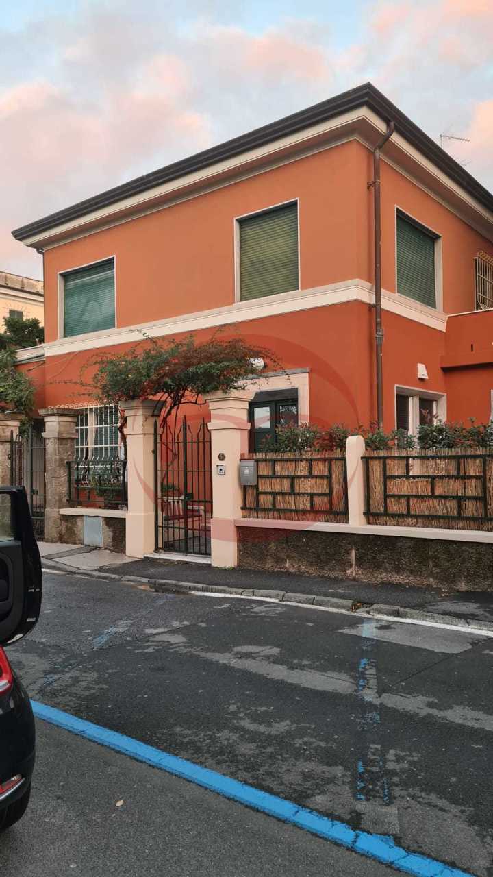 Appartamento in vendita a Sarzana, 6 locali, prezzo € 260.000 | PortaleAgenzieImmobiliari.it