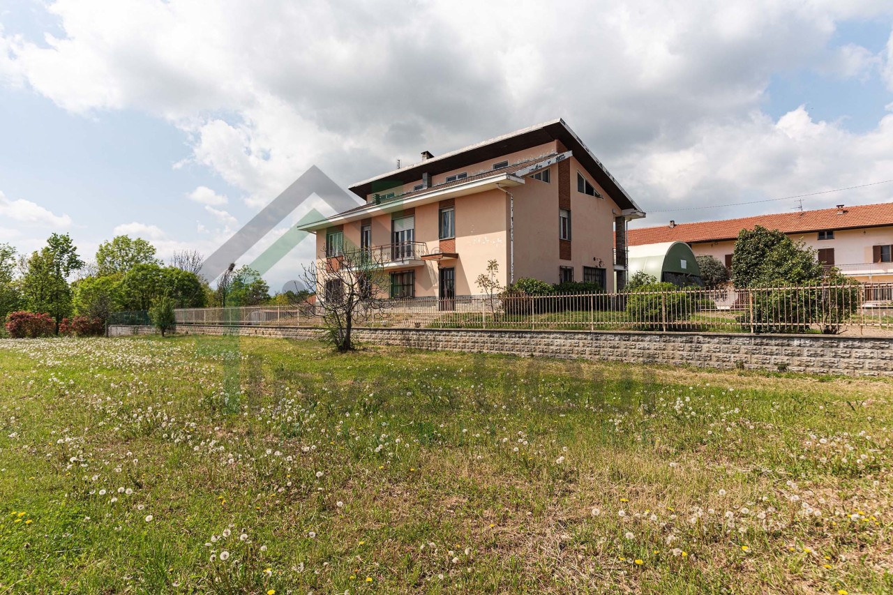 Villa in vendita a Vauda Canavese, 10 locali, prezzo € 199.000 | PortaleAgenzieImmobiliari.it