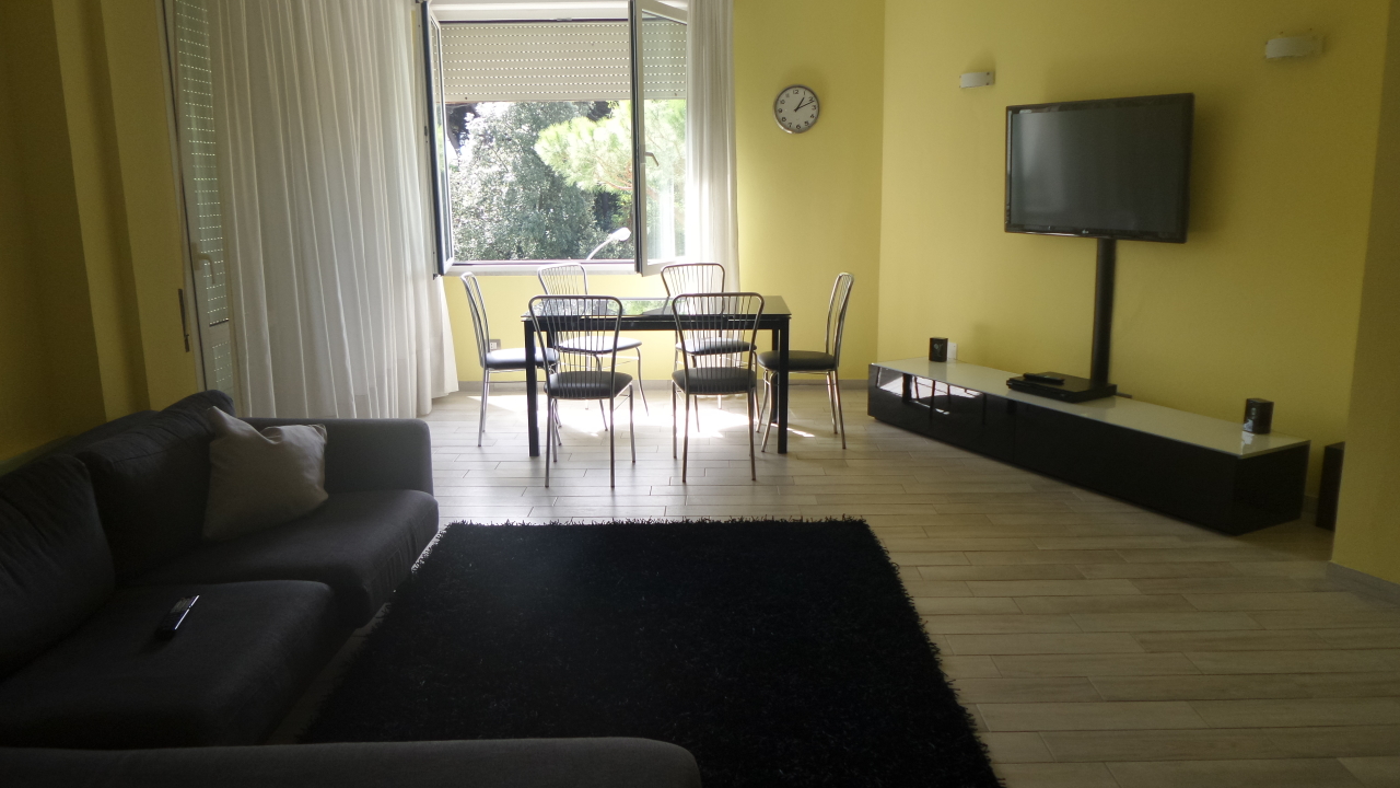 Appartamento in affitto a Viareggio, 6 locali, prezzo € 1.500 | PortaleAgenzieImmobiliari.it