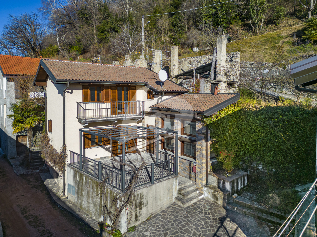 Rustico / Casale in vendita a Laveno-Mombello, 5 locali, prezzo € 200.000 | PortaleAgenzieImmobiliari.it