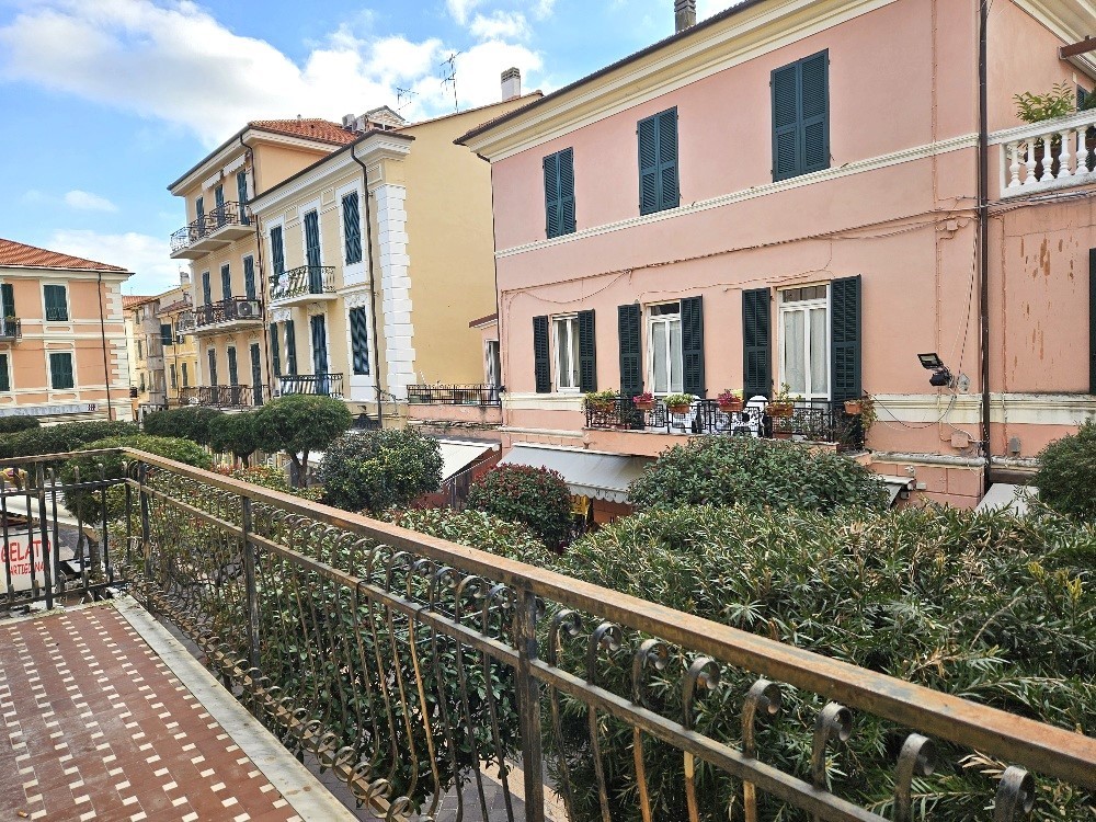 Appartamento in vendita a Diano Marina, 35 locali, prezzo € 350.000 | PortaleAgenzieImmobiliari.it