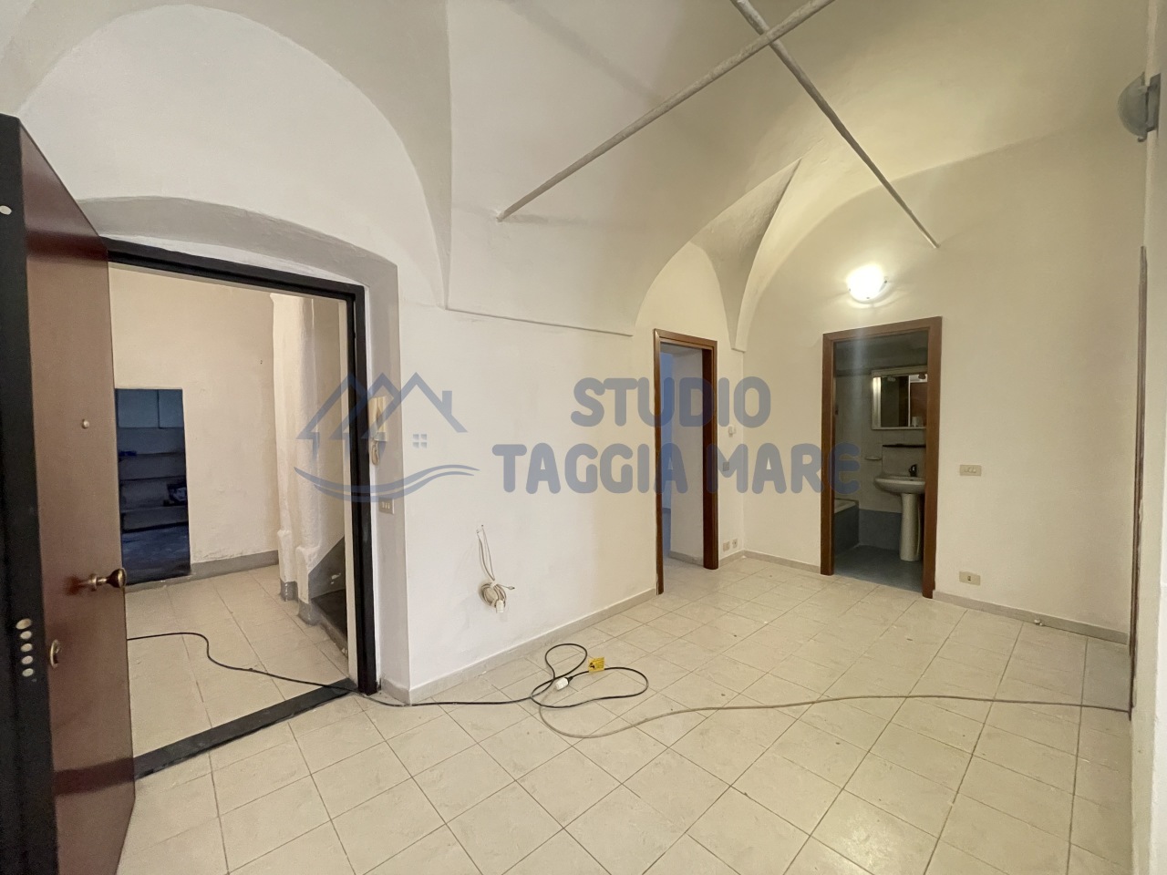 Appartamento in vendita a Taggia, 4 locali, prezzo € 80.000 | PortaleAgenzieImmobiliari.it