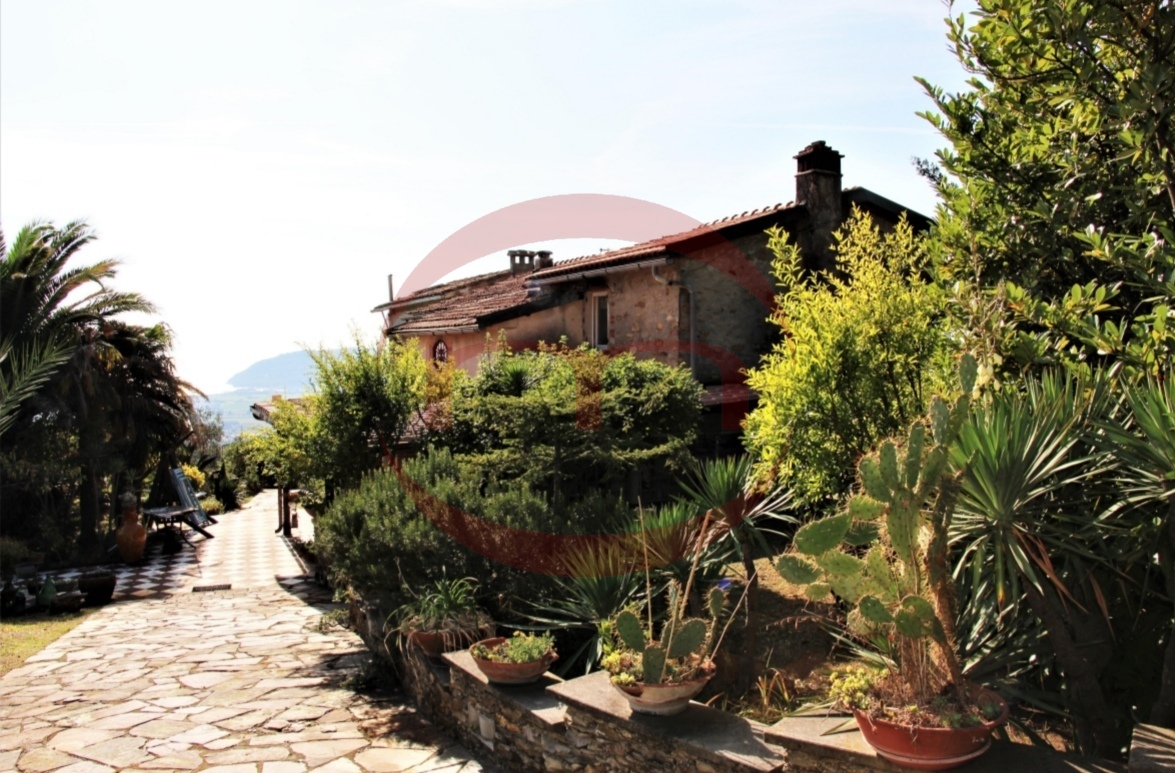 Villa a Schiera in vendita a Castelnuovo Magra, 9 locali, prezzo € 390.000 | PortaleAgenzieImmobiliari.it