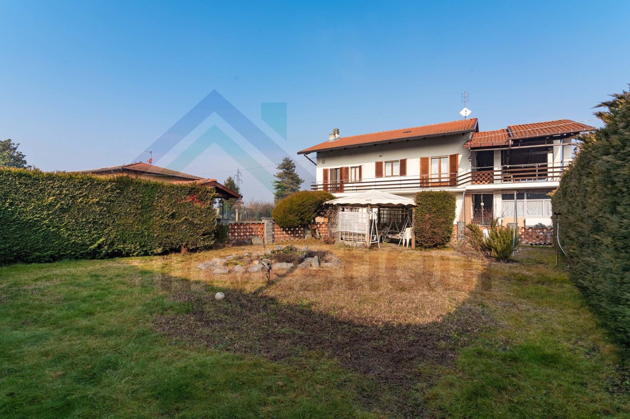 Villa in vendita a Leini, 8 locali, prezzo € 245.000 | PortaleAgenzieImmobiliari.it