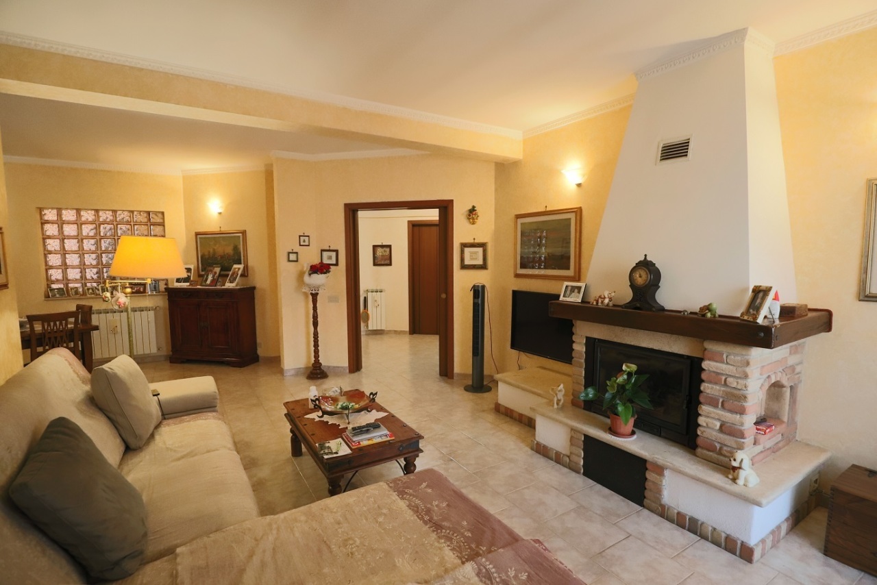 Appartamento in vendita a Fonte Nuova, 7 locali, prezzo € 185.000 | PortaleAgenzieImmobiliari.it