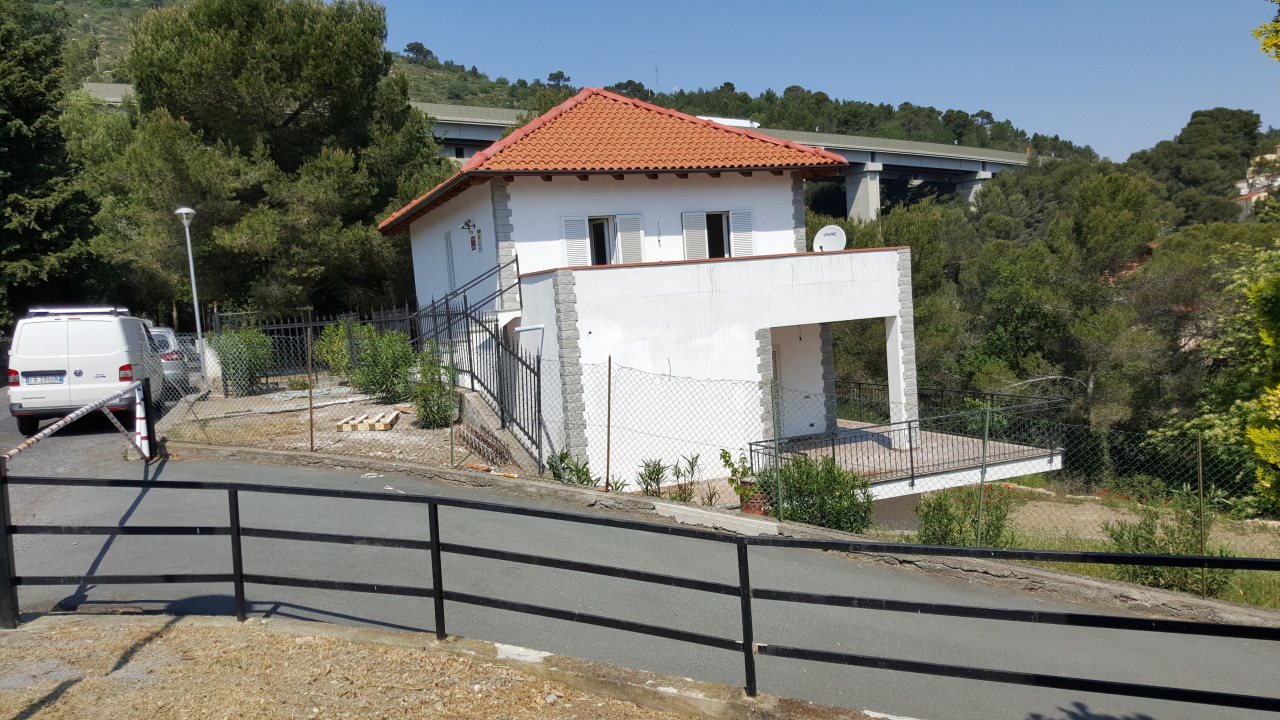 Villa in vendita a Andora, 10 locali, prezzo € 1.070.000 | PortaleAgenzieImmobiliari.it