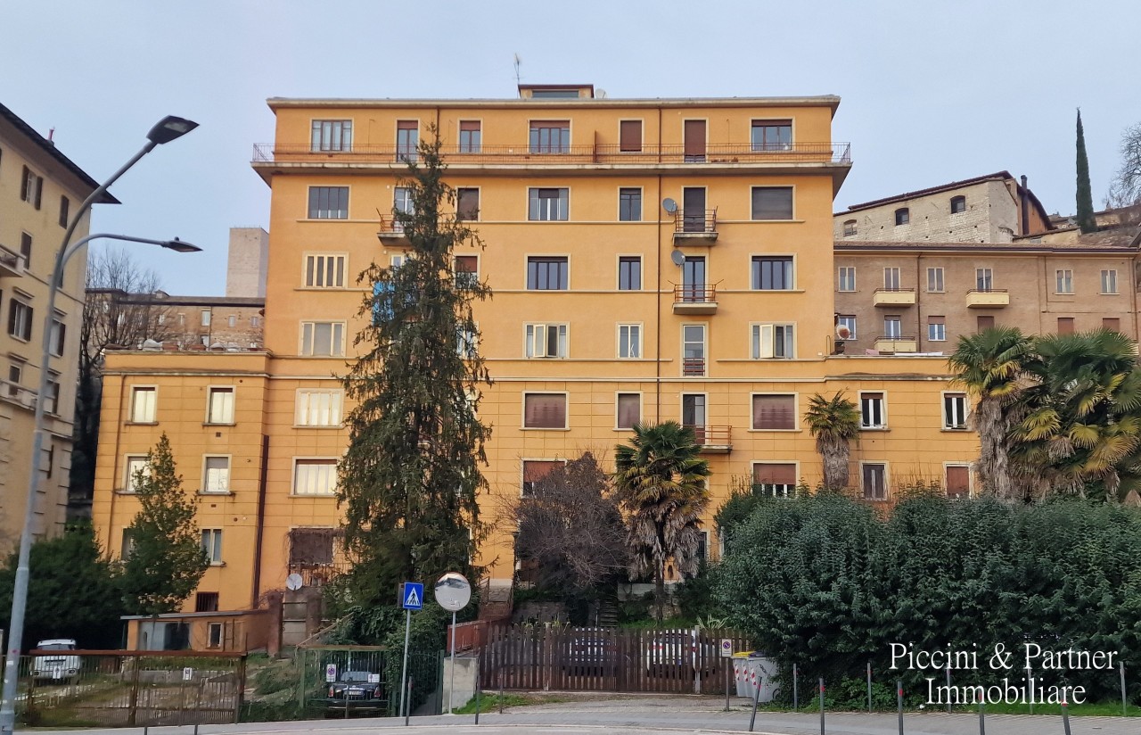 Appartamento in vendita a Perugia, 7 locali, prezzo € 173.000 | PortaleAgenzieImmobiliari.it