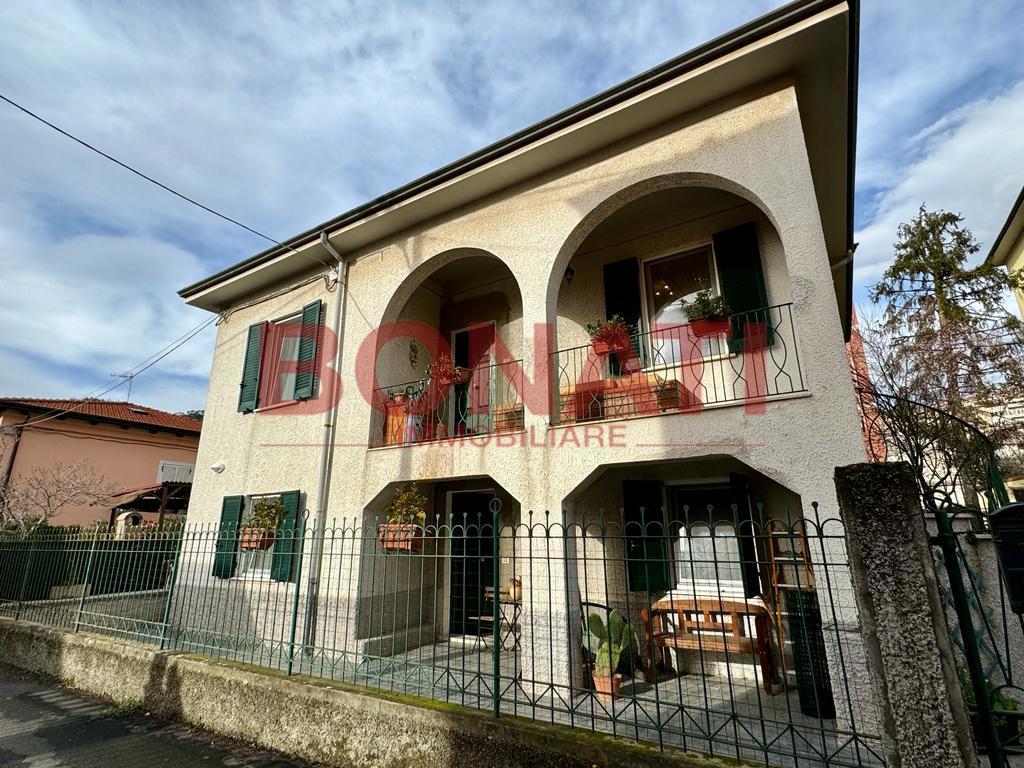 Villa in vendita a La Spezia, 8 locali, prezzo € 440.000 | PortaleAgenzieImmobiliari.it